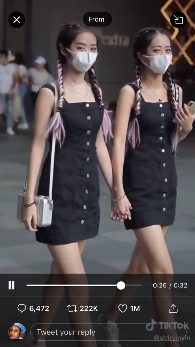 Misfoe1's tweet photo. @quinmargiela Cute twins like me please follow me I follow back 💕💕💕 https://t.co/nngl4B0NmH