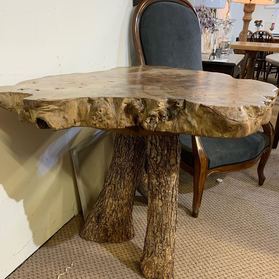 AntiqueTables1's tweet photo. Live Edge Side Table #countryhomesandinterior
#countryliving #interiordesign #antiquesandhomedecor #countrylife #antiquesidetable #sidetable #frenchfarmhouse #kitchendecor #antiquetables #livingroomdecor #kitchentables #diningroomdecor #largetables #homesandantique https://t.co/1ItiQfhhSz