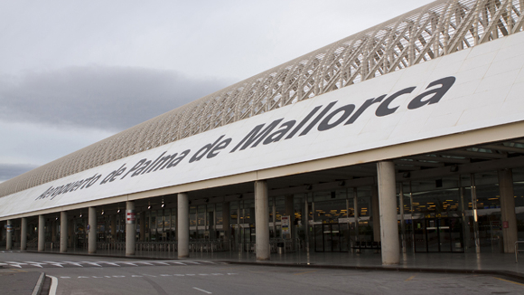 BestoursCorp's tweet photo. La aerolínea @Iberia volará de San Sebastián a Mallorca y Málaga en agosto. https://t.co/TbmbI0l2Kg https://t.co/vv0bjPXLKC