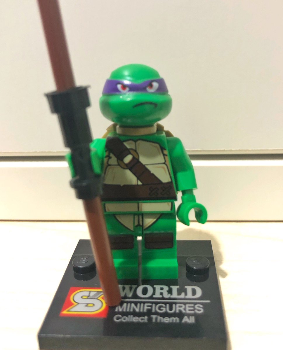 OneDollarLego's tweet photo. Here are Donatello, Michaelangelo, and Raphael. Like the old, classic toys, they all habe different faces and ninja belt variations. Note though Mike comes with only 1 nunchuks. And NO pizza accessories.

#LegoWill #minifigures #Turtles #TMNT #Lego https://t.co/xifuKZels8