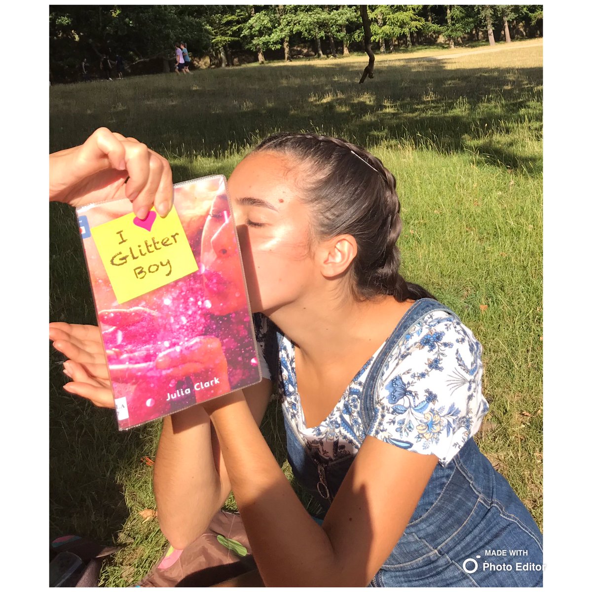 Wh_LRC's tweet photo. #bookfacefriday I ❤️ Glitter Boy by Julia Clark @FanieViljoen2 @ransombooks #superreadable @WoolmerHillScho https://t.co/462iAlT5Jr