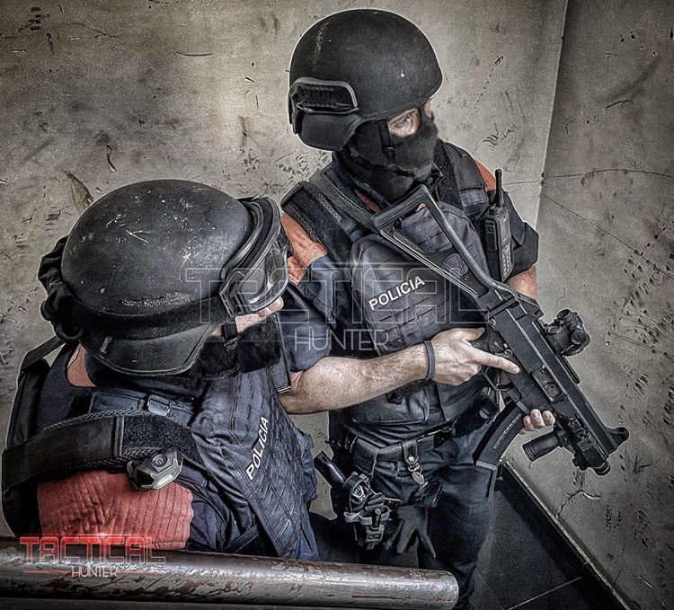 StreamlightUK's tweet photo. Did you know our products are in all parts of the world? ๐ธ
Take a look at this great snapshot of some of our weapon mounted lighting being used in Italy ๐ฎ๐น
Photography by tacticalhunter_photo
#BrilliantThinking #police #weaponmounted #flashlight #torch https://t.co/UleIU5CZIS