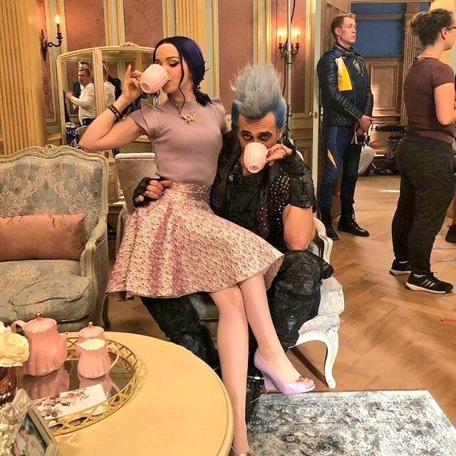 OOC: minha namorada está procurando um Hades para o plot dela. A gente até ajuda a arrumar a conta e tudo. Porém tem uma questão... Pra felicidade geral da nação, o shape tem de ser do Cheyenne Jackson pra fazer um perfect match com o @formxrhunter. 

Deus do mundo inferior, vem!