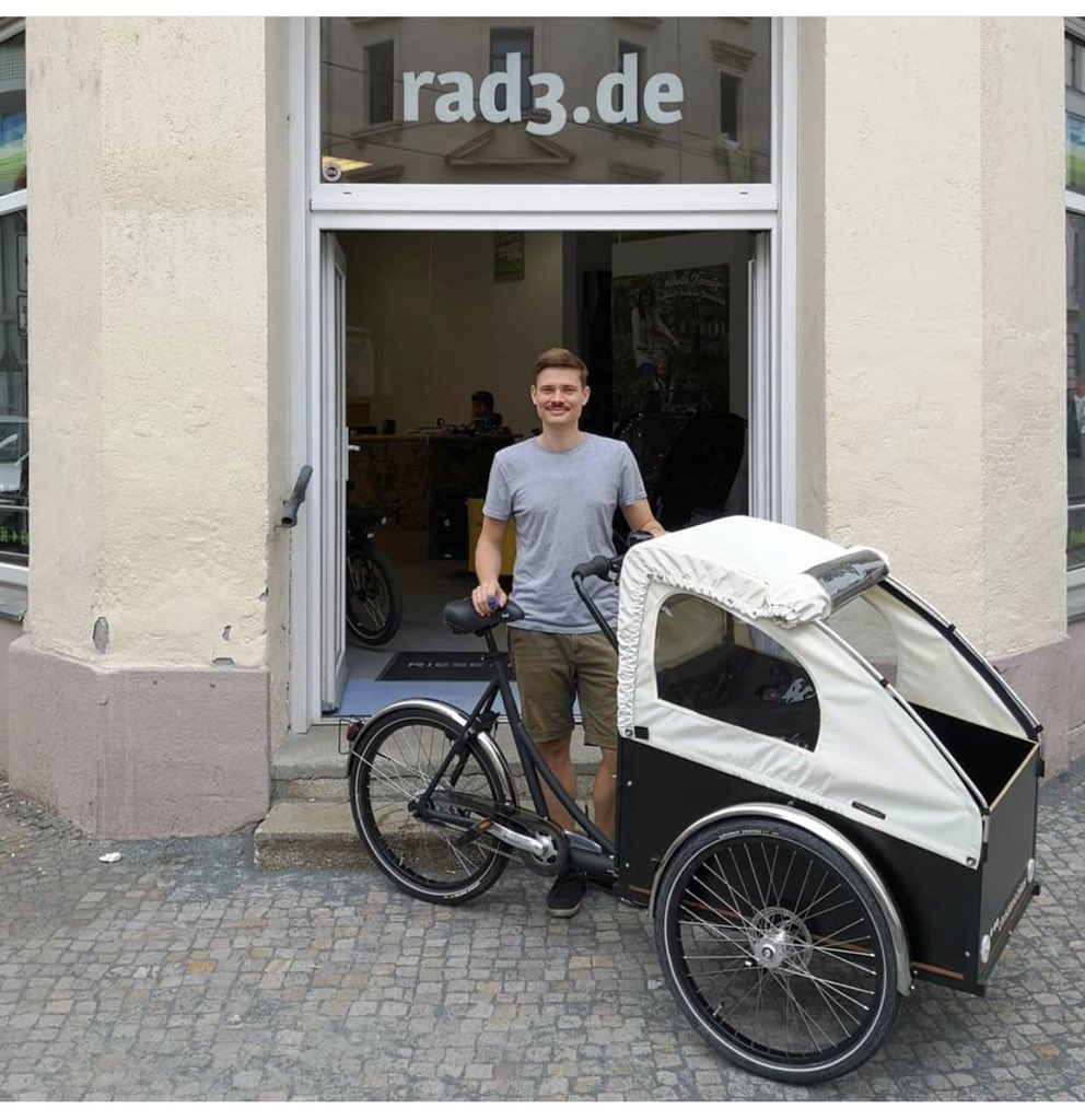 LeipzigLife's tweet photo. Räder für Familien geeignet, ob ihr Picknicks oder Fahrradtouren plant. Bei @rad3de gibt es eine große Auswahl in Leipzig Lindenau.#fahrrad #leipziglife #leipzig #wochenende https://t.co/B8G4aUUPsw