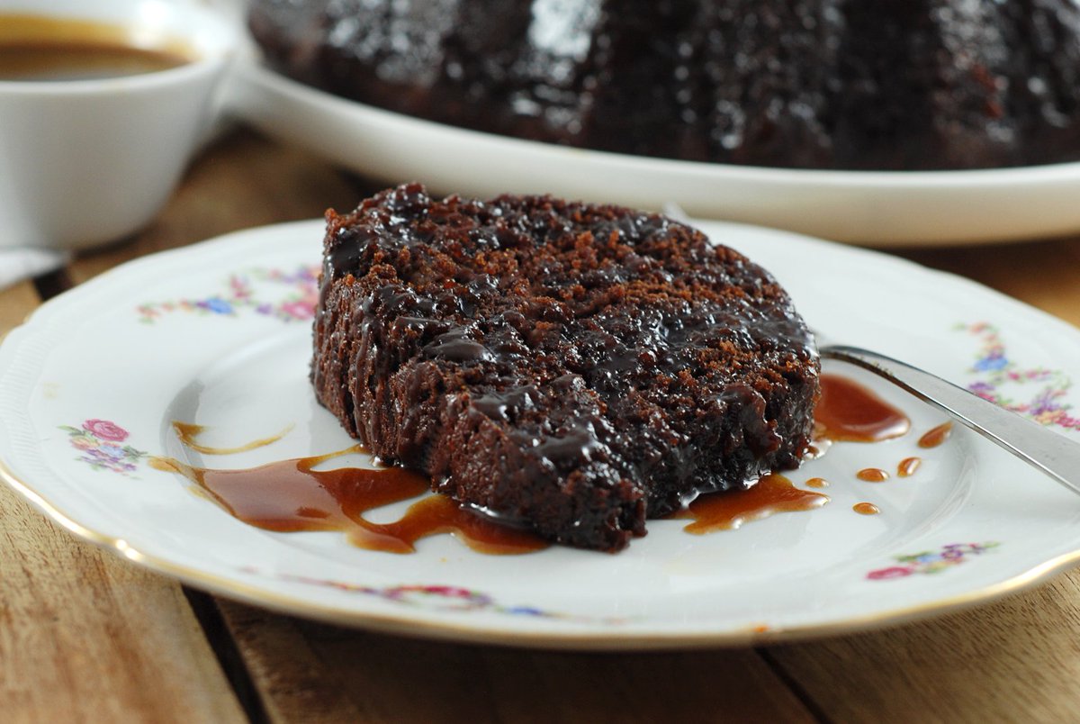 Heb je zin in een enorme guilty pleasure dit weekend? Maak dan deze onwijs lekkere chocolade sticky toffee cake!! de-keuken-van-suus.chef99.nl/a/416/chocolad…