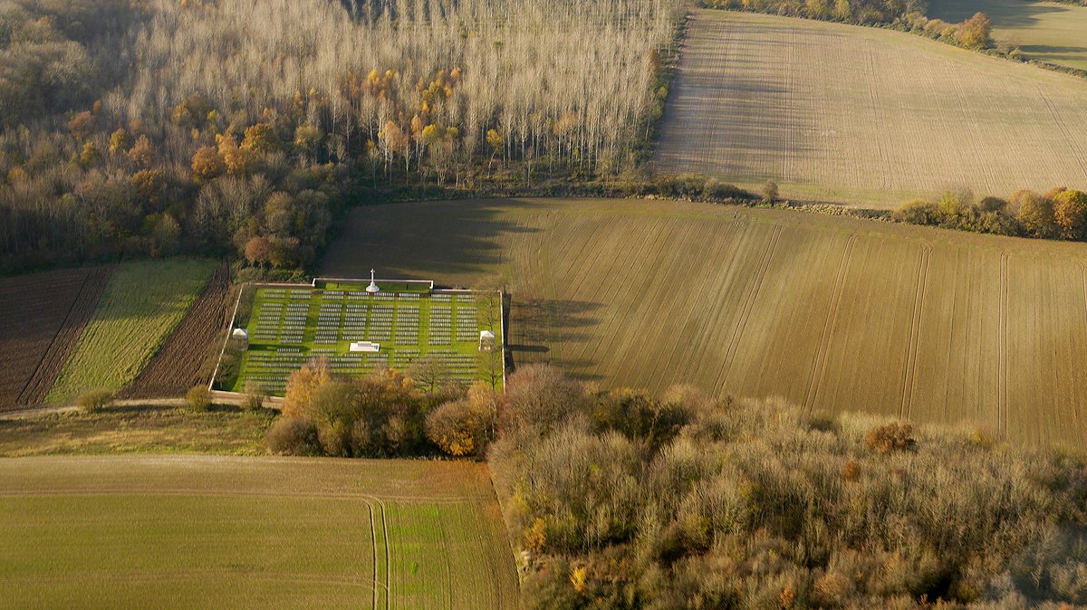 On the 10th July 1916 (104 years ago), Cpt Page & his battery were positioned at the top of Caterpillar Wood, attempting to shell the German machine gun & enemy artillery positions around Flatiron Copse. I took this photo in 2013. Mametz Wood & Flatiron Copse Cemetery.