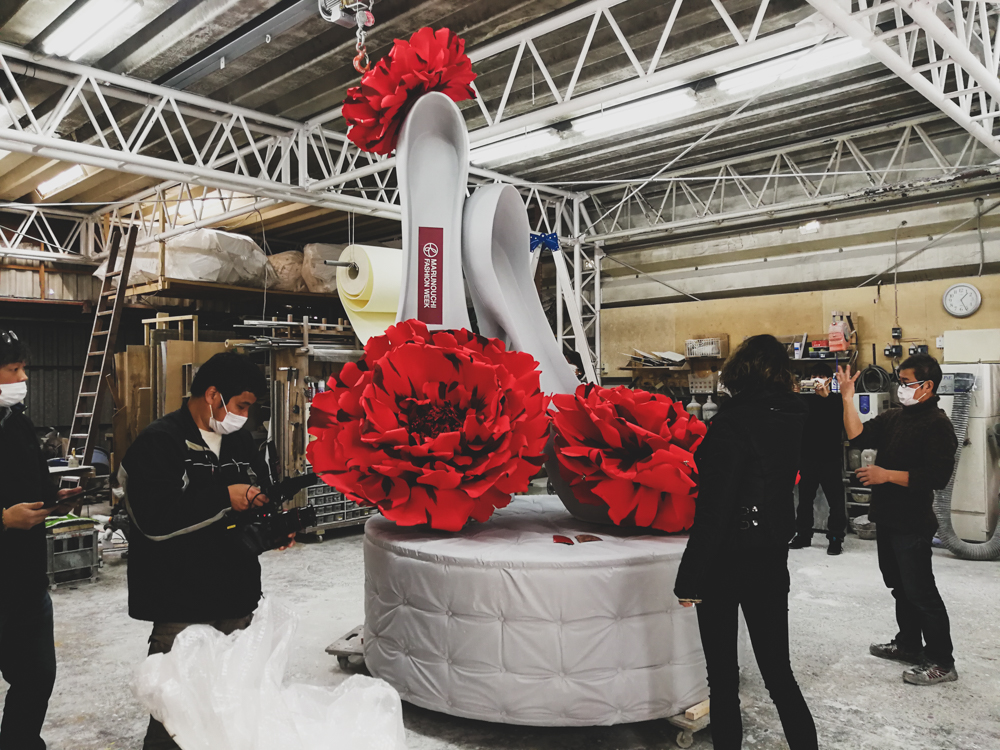 Megu ジャイアントフラワーアーティスト Petal Design 本当だったら大々的に 丸の内ファッションウィーク として ファッションショーや様々なイベントがあるはずだったんだけど コロナの影響ですべて中止に クローズドだったけど撮影が行われたのが