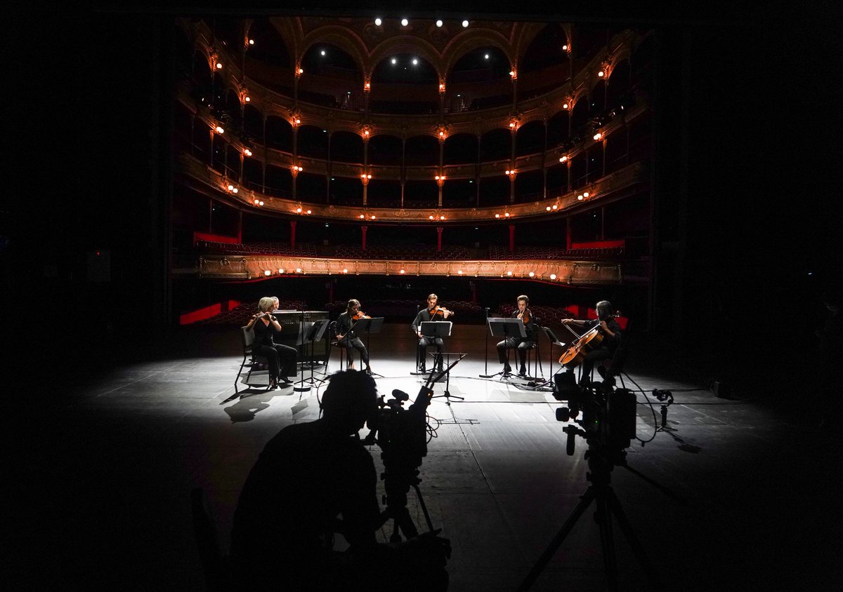 Ensemble_inter's tweet photo. #ApresDemain 📆🎥🎶🎉 RDV ce soir à 20h sur le site du @theatrechatelet pour découvrir le projet [RE]création : un concert filmé avec 18 créations mondiales au programme ! #REcreationEIC @Chris_fredd @BlondeauSasha
@francefilidei @JoanMagrane
👉 https://t.co/f0eBEFTuWa https://t.co/xw67yMUolV
