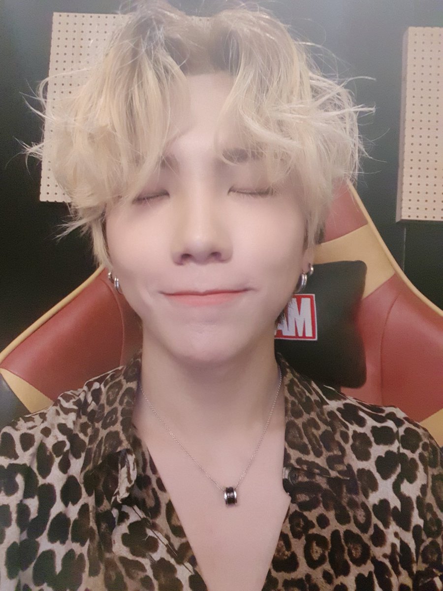 ARGON_twt's tweet photo. [#카인] 아랑이분들 저녁 드실 시간이에요!! 저녁 꼭 챙겨드세요😍😍 그리고 오늘 메이크스타 이벤트 저 하는 날이니까 조금 이따가 만나요😘😘😘 밥 꼭 챙겨먹고 오기!
⠀⠀⠀ 
#아르곤 #ARGON https://t.co/3ybKxt27nm