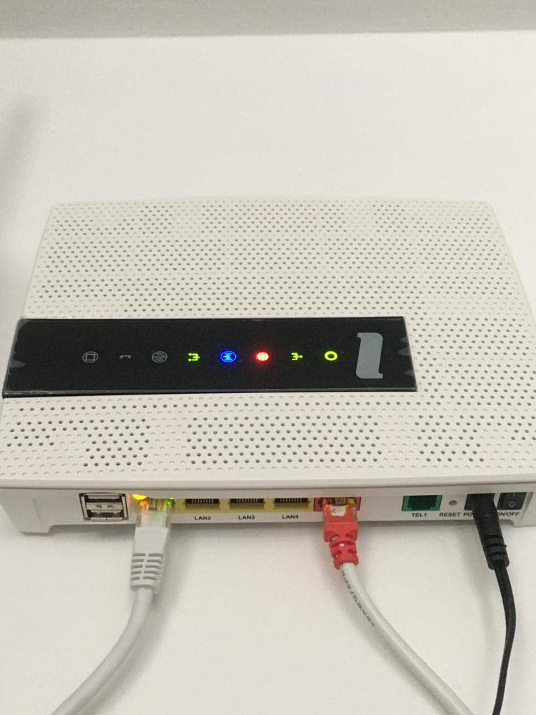 Que venga un técnico de <a href="/adamo_es/">Adamo</a> a instalar la fibra a otro vecino de la calle y te deje sin internet... 🤬
