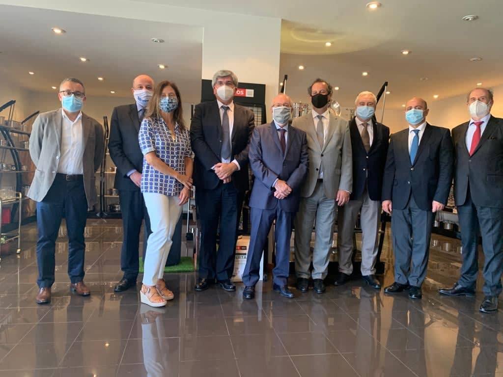 FEEICOMPETE2030's tweet photo. A @SILAMPOS_SA encerra o Roteiro dedicado ao setor da metalomecânica, onde esteve presente o Presidente da CD do @FEEICOMPETE2020, Jaime Andrez.
#Silampos #compete2020 #metalomecânica #cozinha #utensílios #industrial #engenharia https://t.co/Z8a843yfU5