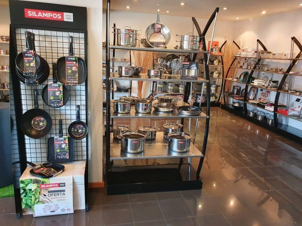 FEEICOMPETE2030's tweet photo. A @SILAMPOS_SA encerra o Roteiro dedicado ao setor da metalomecânica, onde esteve presente o Presidente da CD do @FEEICOMPETE2020, Jaime Andrez.
#Silampos #compete2020 #metalomecânica #cozinha #utensílios #industrial #engenharia https://t.co/Z8a843yfU5