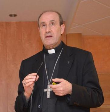 CaritasSdeC's tweet photo. El obispo electo de Astorga, monseñor Jesús Fernández González, hasta ahora obispo auxiliar de Santiago, ha escrito una carta de despedida y agradecimiento a los sacerdotes, diáconos, consagrados y laicos de la Iglesia diocesana de Santiago. https://t.co/pIU3M7eHsO
