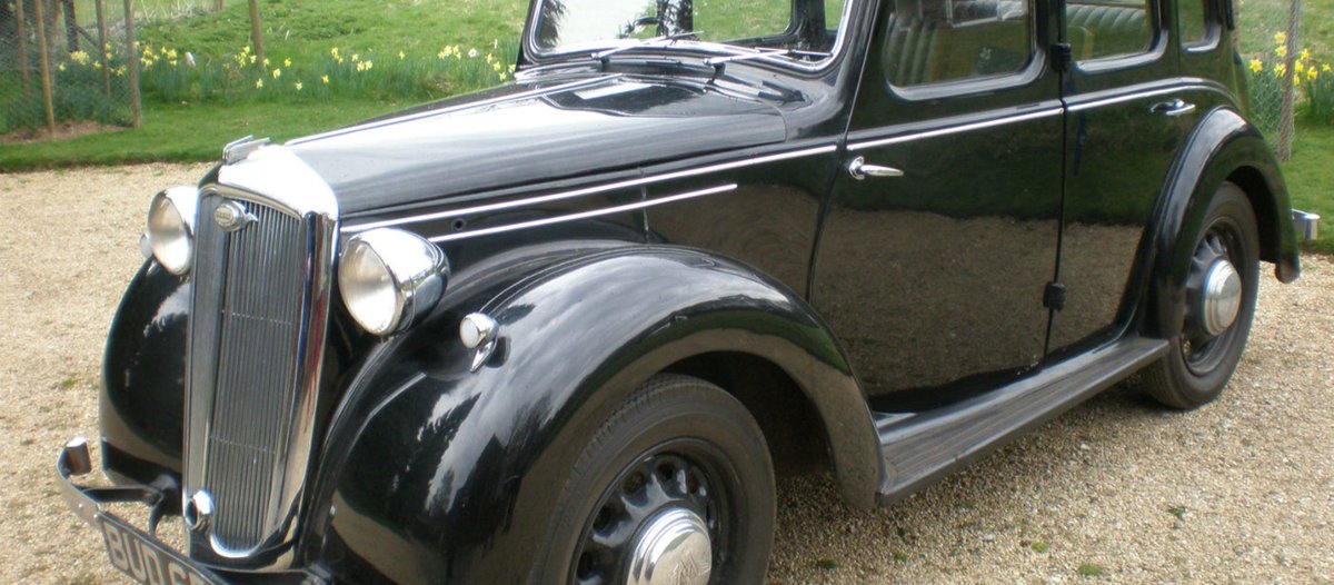 For today's #CURATORBATTLE #TremendousTransport - here's Lady Nuffield’s Wolseley Eight @NTNuffieldPlace - the only road-worthy historic car in the NT's collections. The couple used it on a nearly daily basis & was considered to be a cheaper car to buy. nationaltrust.org.uk/nuffield-place…