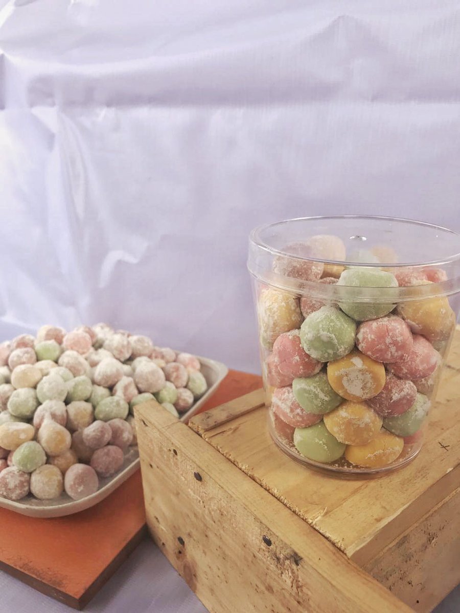 ivhmeh's tweet photo. Hallo guys!
Aku jual baso aci isi cincang,baso aci tulang rangu,cimol cikruh dan bola susu harganya mulai dari 10rb-15rb☺️✨
Semuanya bisa kirim luar kota dan ada shopee yaa.
Yukkk Bisa dicek di shopee https://t.co/vtObZxDhwl 💛💛 https://t.co/KcBUYF1iNx