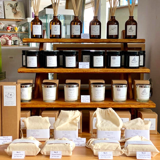 MorrabStudio's tweet image. **NEW RANGE** #HeavenScent natural plant wax candles, vegetable base reed diffusers, room sprays &amp;amp; organic shampoo soap bars. All 100% suitable for vegans % come in environmentally friendly packaging. Their motto is "doing things naturally".... 🙂🕊
morrabstudio.co.uk/c/1489/Heaven-…