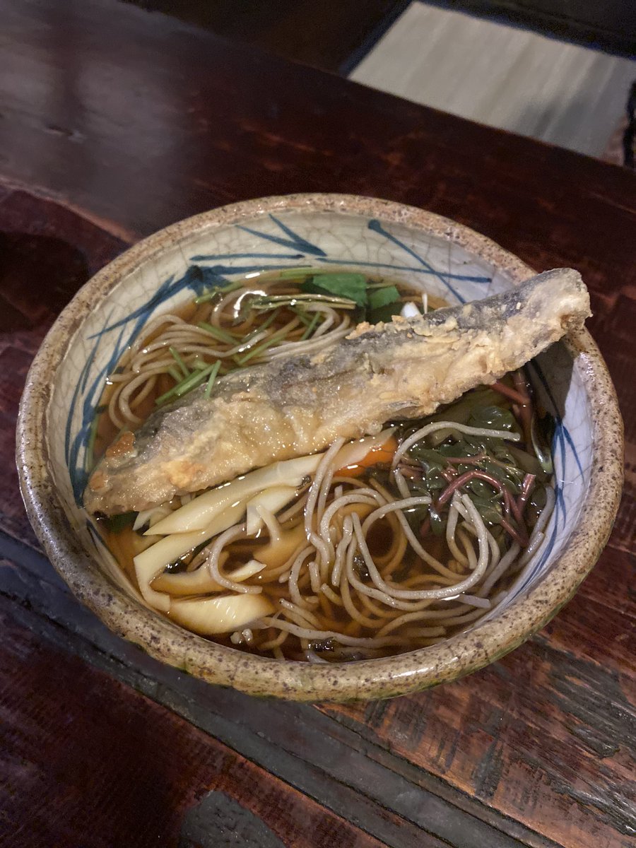 Shachoco Alphatauri 榛名神社の帰り道に 岩魚を囲炉裏で焼いて 食べさせてくれるお店を発見 田舎料理とかお蕎麦とか お切り込みもあり で 岩魚山椒味噌焼定食を食べました 岩魚が思ったよりぷっくりとしてたし 味噌味は新鮮だった 岩魚味噌焼き