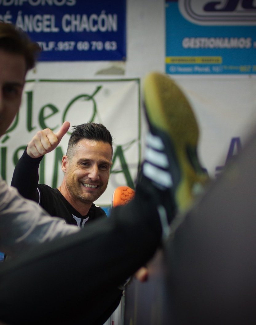 BmXimenez's tweet photo. 📢📣 RENOVACIÓN 📣📢

"Los viernes molan porque son días de resultados" 📈🙌🏼

Antonio Jesús Triviño "Soci" (@Socy82) renueva y volverá a defender nuestra portería una temporada más. ⚔️🥅 

#VamosMiGenil #VamosAX #FuelleIsBack https://t.co/PemPR8Jh3s