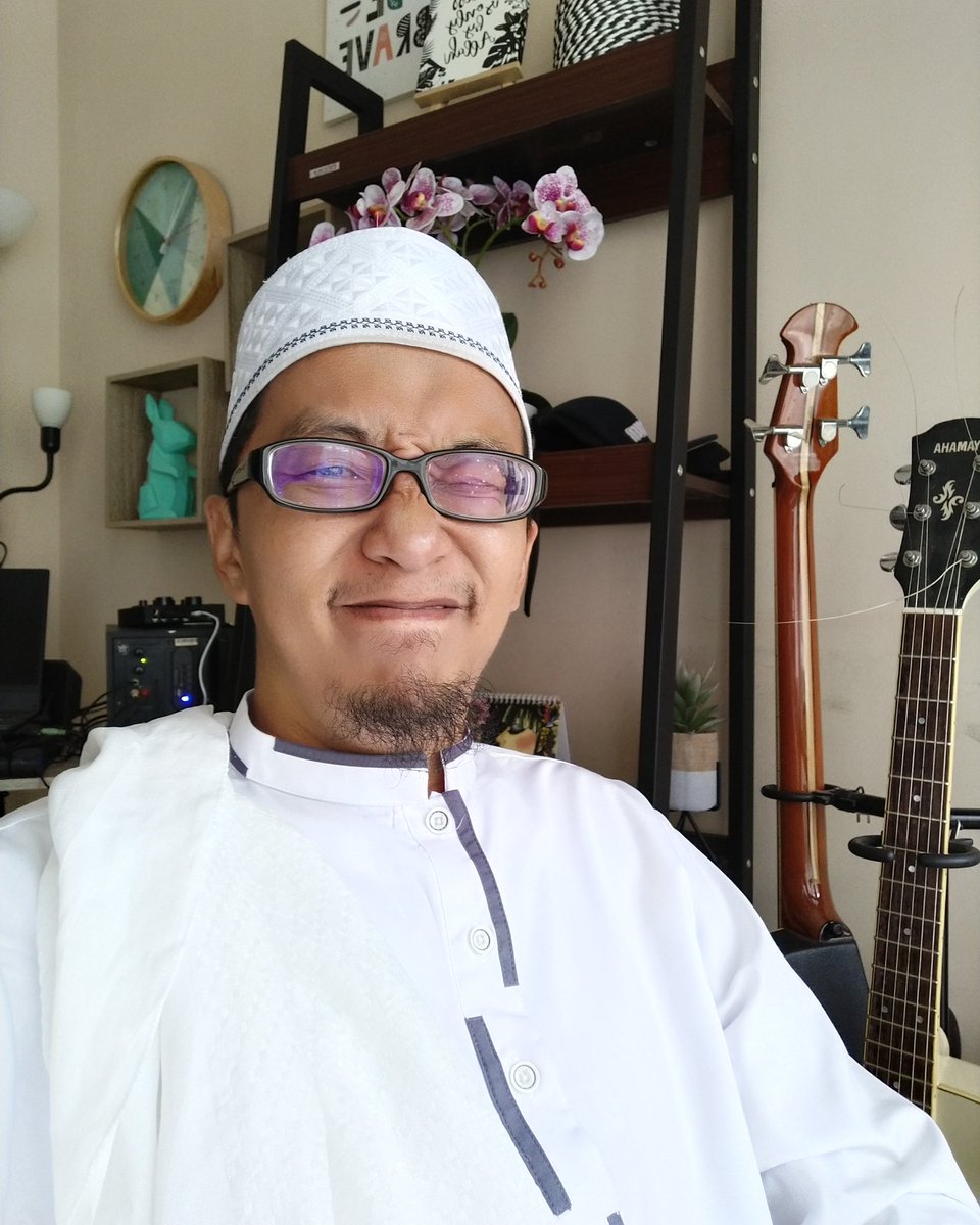 Kerjaannya minta Sub4Sub View  3 menitan di Unsub ngamuk ngamuk.. di otaknya DUIT terosss ... Konten benerin woyyy  belajar SEO woyyyyyy biar karyanya berfaedah di Like People People +62 😊😊😊