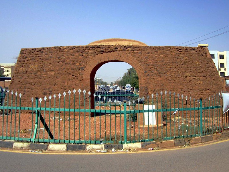 Omdurman It was the capital of the Mahdist state in 1881 (which covered much of modern sudan)with a population of over 250,000 #historyxt -view of old town -Original tomb of the Mahdist state's nubian founder Muhammad Ahmad built 1885-Khalifa house built 1888-ruined gate