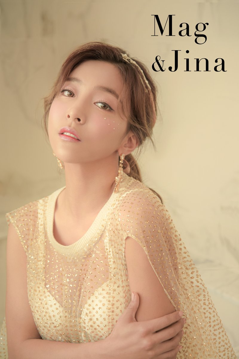 official__luna's tweet photo. [PHOTO] 

2020.07.15 WED 
다양한 매력을 발산한 루나의 화보를 공개합니다! 더 많은 사진과 인터뷰는 #맥앤지나 루나호에서 확인 해주세요 💜

#루나 #LUNA
#MagandJina
#20200715 https://t.co/wqlDylJEpP