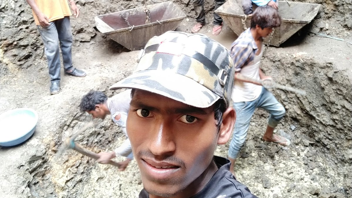 IDIALaw's tweet photo. It also provided work to people who were left unemployed due to the lockdown. We want our scholars to meaningfully engage with their communities. We hope to see more such good initiatives by our Scholars. You can read more about Mukesh here: https://t.co/z5rWlKEcMZ
#HumansofIDIA https://t.co/PgELewTwTU