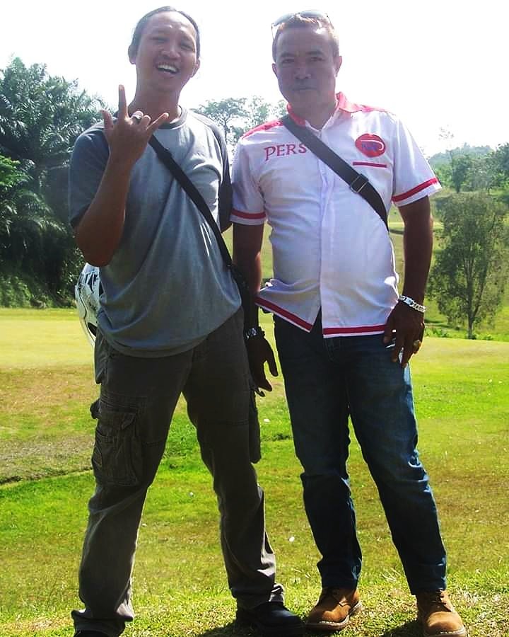 HumorJonTampan's tweet photo. SELAMAT SORE MENJELANG SIANG, WAHAI TEMAN-TEMANKU SEMUA...
"Barangsiapa melakukan perbuatan baik di hari Jumat, niscaya Tuhan akan memastikan bahwa bedok adalah hari Sabtu!".

#QuoteSore 
#Ngik https://t.co/V4QeWkbS8u
