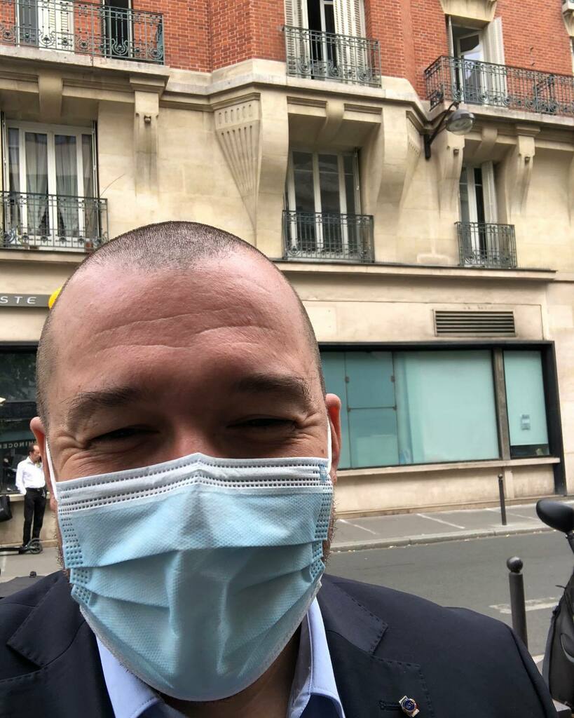 gillespudlowski's tweet photo. Le #scoop du jour: #guillaumegomez à de nouveau la #bouleazero - après un don de cheveux à l’association #fakehairdontcare #bravochef! @guillaume_gomez_ #mof https://t.co/3dMm50FRys https://t.co/iILeOc48Ma