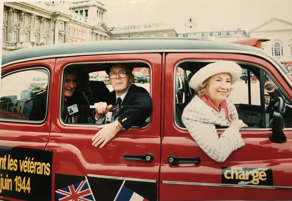 The @TaxiCharity remember their patron Dame Vera Lynn on the day of her private funeral. Read their memories here ➡️ pathfinderinternational.co.uk/memories-of-th… #Veterans #DameVeraLynn