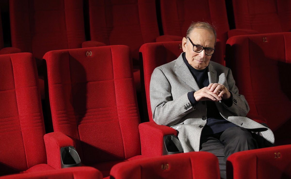 Radio1Rai's tweet photo. Alle 12.30 #InPrimaFila con @AntonioDOlivo 🎵 l’omaggio ad #EnnioMorricone. 
Poi il nuovo album di @Chiara_Galiazzo tra ballate e tracce sperimentali e "Semplicemente amami" di @iosonomoccia. 
Non mancate! 🎙️ https://t.co/qRDGQpcr7j https://t.co/AHGXpEN6cG