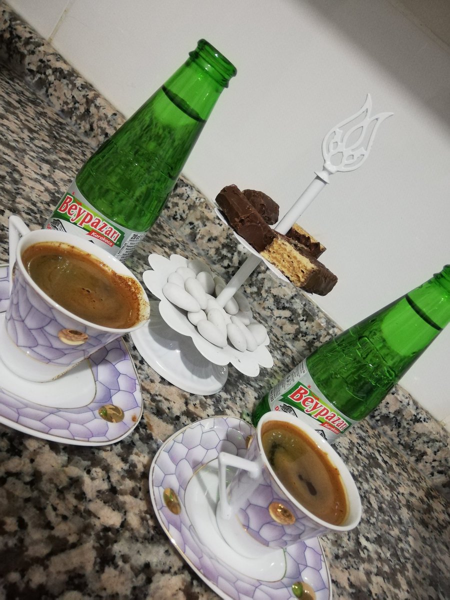 falhane5's tweet photo. Günaydııın kuzular, kahveler içilsin fallar kapansın 🍀 https://t.co/6SbUvbDWvt