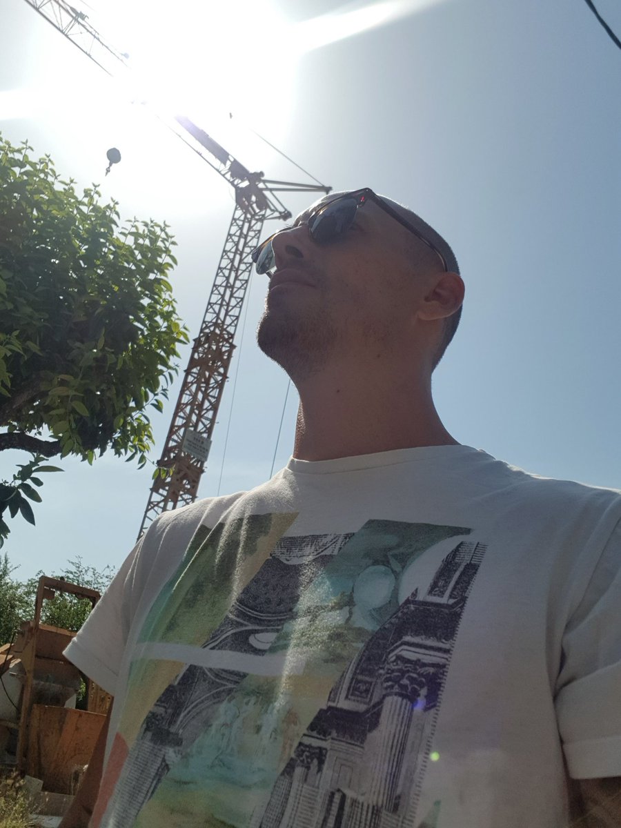 InosangBeat's tweet photo. Devient celui que personne ne te voyait devenir.. https://t.co/7GRXnsszMe