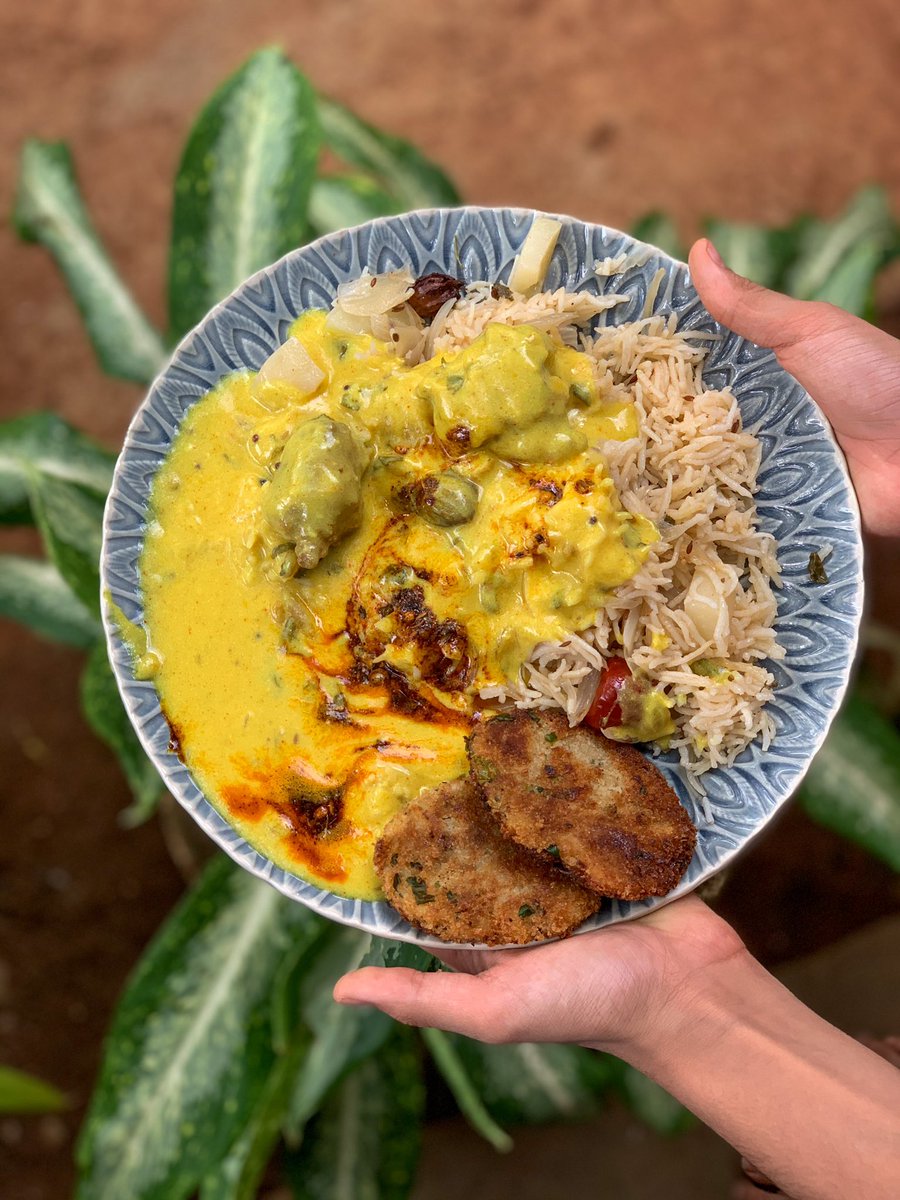 Weekend is almost here, can we have Kadhi Chawal for lunch kind of day today. With some let’s clear the fridge of leftovers walla tikki. And oh don’t miss the ghee-mirchi tadka on top.⁣Like dear friend  @lavanyad says, won’t call this a cheat meal but a reward meal.