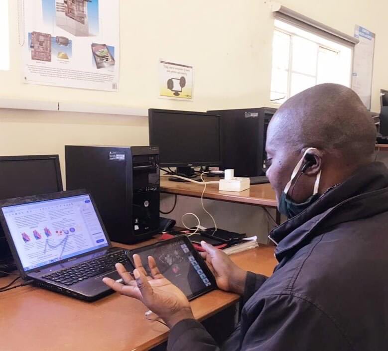 LomagundiColleg's tweet photo. We would like to thank all our staff for rising up to the occasion of digital learning. We would also like to thank our pupils and parents for their cooperation. We hope you’re all having a happy and safe break. #Tabatana https://t.co/R055251ywx