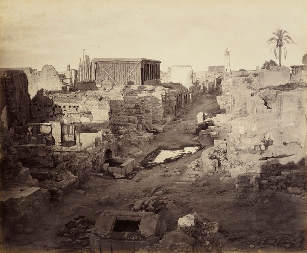 5/ The violence then spread to Damascus, where Muslim mobs, with the support of the Ottoman authorities, ransacked the historic Christian quarter. Homes were looted, women were raped, and by the end of the fighting, the neighborhood lay in ruins. Thousands were killed