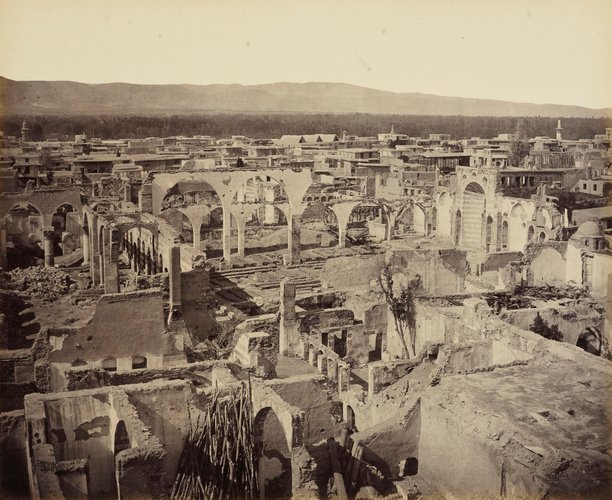 5/ The violence then spread to Damascus, where Muslim mobs, with the support of the Ottoman authorities, ransacked the historic Christian quarter. Homes were looted, women were raped, and by the end of the fighting, the neighborhood lay in ruins. Thousands were killed