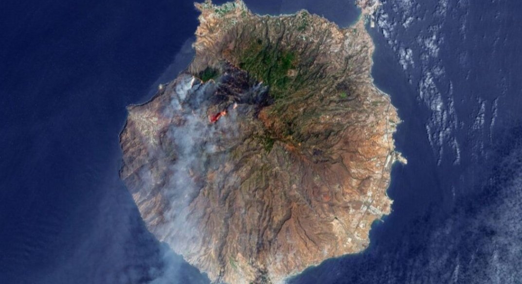 santiagoxoliva's tweet image. Un recordatorio para todos los canarios y visitantes, parece que fué hace una eternidad pero solo hace un año de esto. A todos nos dolió muchísimo pero somos de olvidar rápido así que este verano extremo cuidado con lo que haces, no dejes que vuelva a arder