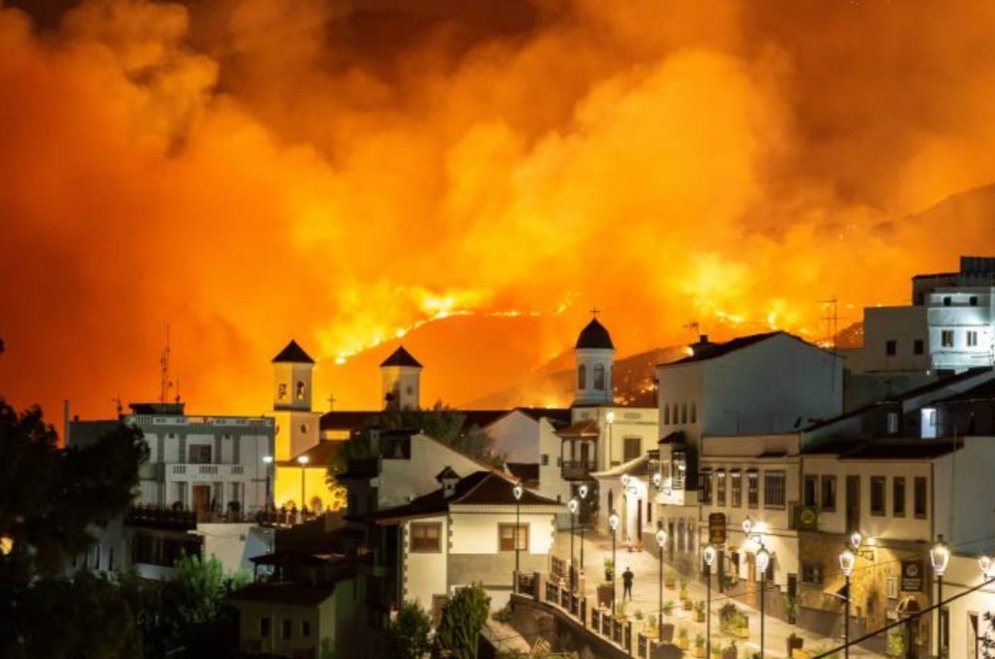 santiagoxoliva's tweet image. Un recordatorio para todos los canarios y visitantes, parece que fué hace una eternidad pero solo hace un año de esto. A todos nos dolió muchísimo pero somos de olvidar rápido así que este verano extremo cuidado con lo que haces, no dejes que vuelva a arder