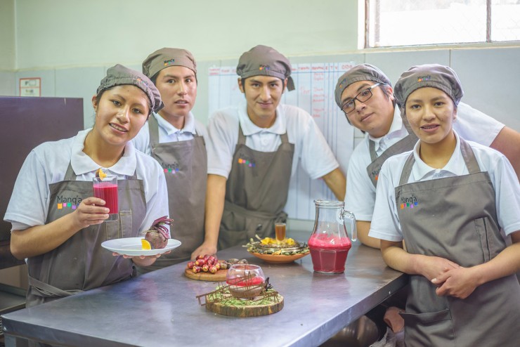 iccotweet's tweet photo. 🎊🎉#Manqa: 6 Years of Gastronomy Opportunities for Youth.🎉🎊
💬“On this 6th anniversary, we restate our commitment to offering better opportunities to #youth in vulnerable situations. We are proud of having trained thousands of young men and women.” 
https://t.co/tHTqrK3wn6 https://t.co/HdZMdN71ss
