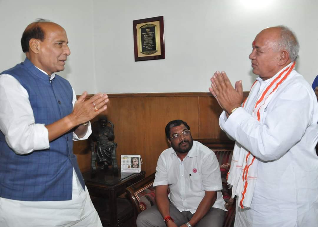 mlaramakant's tweet photo. भाजपा के वरिष्ठ नेता, पूर्व राष्ट्रीय अध्यक्ष एवं वर्तमान में भारत के रक्षा मंत्री श्री राजनाथ सिंह जी को जन्मदिन की हार्दिक शुभकामनाएं। 
आप हमेशा स्वस्थ रहें एवं दीर्घायु हों, ईश्वर से ऐसी प्रार्थना है। @BJP4Delhi @rajnathsingh @BJP4India @sateesh1008 @aajtak @CMMadhyaPradesh https://t.co/i9eFkytOVj