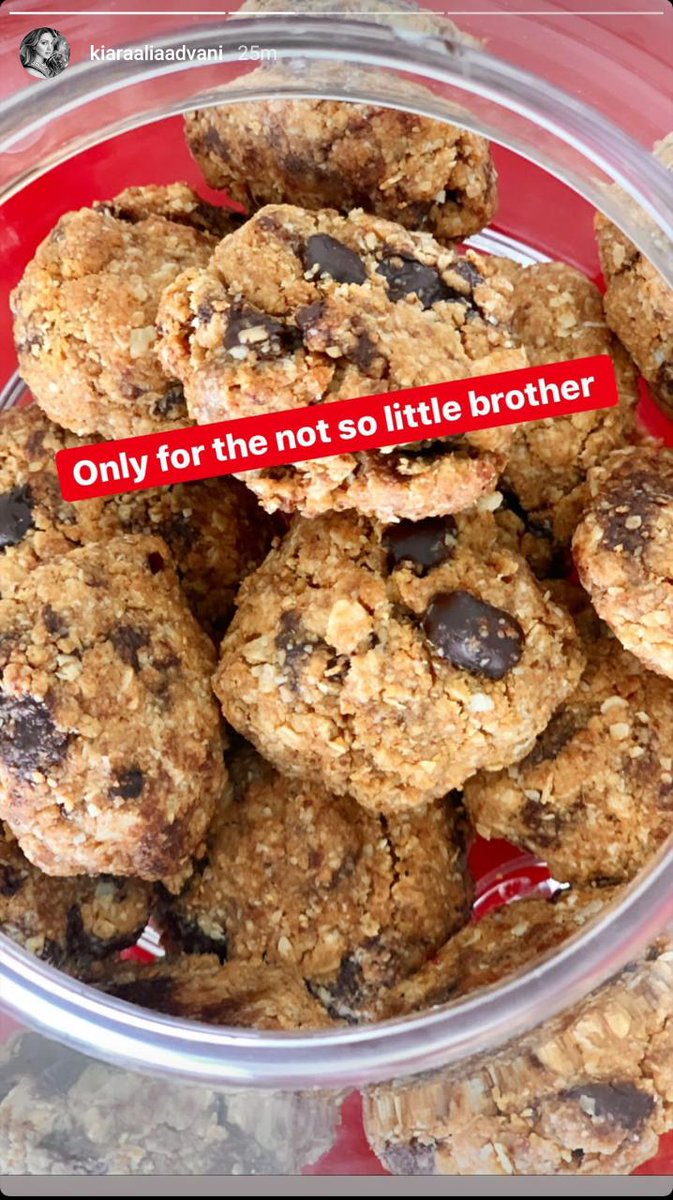 UrbanAsian's tweet photo. @advani_kiara baked some lipsmacking cookies and her brother Mishaal Advani is all praises for her....❤️❤️.
.
.
.
.
.
.
#kiaraadvani #mishaaladvani
#cookies #cookiebaker #cookieforbrother #brother #cookiemonster #bollywood #southasian #urbanasian https://t.co/Do48eYqG2x