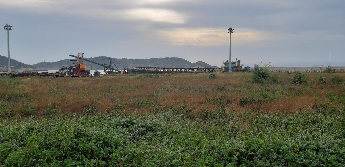 I asked a cafe owner why the coast guard didn't do anything about the Chinese dredges, and she said they had confiscated one before and tried to auction it, but nobody wanted it, so now it's rusting in Fu'ao Harbor. Hiked to the harbor and there it was, ID marks painted over.