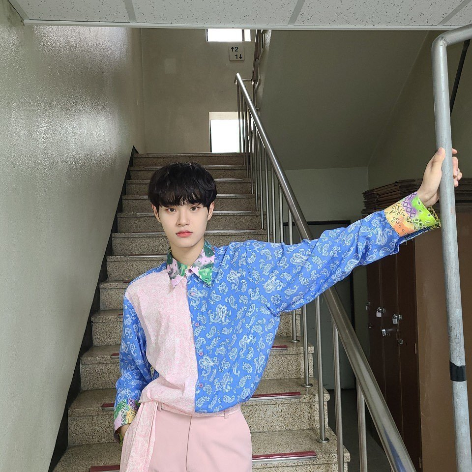 jinhwinoona's tweet photo. Daehwi insta update #์ด๋ํ #๋ํ
#GiveMeAnAnswer #MyAnswerIsABNEW๐๐
Lols did one of 00z take this for him, this looks different to his normal posts lols...
Like & tell Daehwi your answer is AB6IX & model Daehwi:
https://t.co/e6irTXuwx9 https://t.co/4fKZKp2hyR