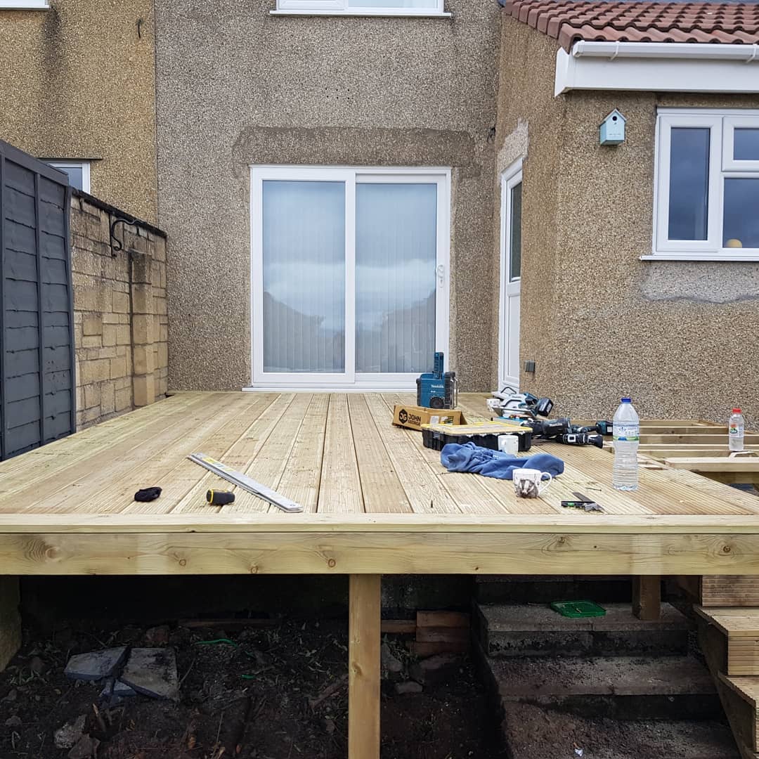 BurgessProjects's tweet image. Work in progress, decking in Hanham.

A great upgrade to a previously unused concrete slabbed area.

Completed pics coming soon!

Please contact us for a free quotation for decking, fencing or any garden landscaping requirements. 

#decking #gardendecking #fencing #timberstairs