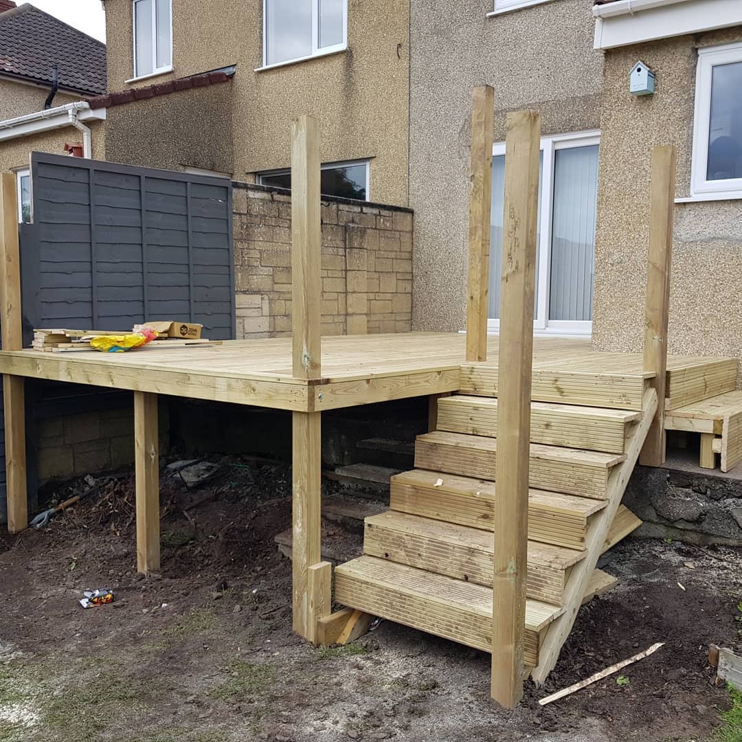 BurgessProjects's tweet image. Work in progress, decking in Hanham.

A great upgrade to a previously unused concrete slabbed area.

Completed pics coming soon!

Please contact us for a free quotation for decking, fencing or any garden landscaping requirements. 

#decking #gardendecking #fencing #timberstairs
