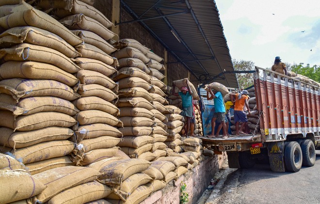 പ്രധാനമന്ത്രി ഗരീബ് കല്യാണ്‍ അന്നയോജന : ജൂലൈയിലേക്ക് അനുവദിച്ച ഭക്ഷ്യധാന്യം ഇതിനകം തന്നെ കേരള
ഗവണ്‍മെന്റ് ഏറ്റെടുത്തു തുടങ്ങി. 

#pmgaribkalyanannayojana 

@PMOIndia @PIB_India @irvpaswan @FciKerala @DDNewsMalayalam