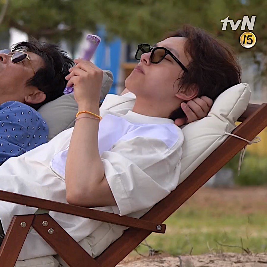 ccnmade's tweet photo. [셀럽착용]

#여진구 님께서 tvN 예능 ‘#바퀴달린집’ 2회에서도 이쁘게  착용한 모습 캐치! 시원한 여름룩의 정석은 역시 흰색 티셔츠에 포인트 악세서리죠💛🧡

#여진구 #tvN  #최창남메이드 #CCNMADE #YEOJINGOO #실팔찌 #bracelet #SINGLEORIGINAL #SINGLE https://t.co/iO9Rwd74hF