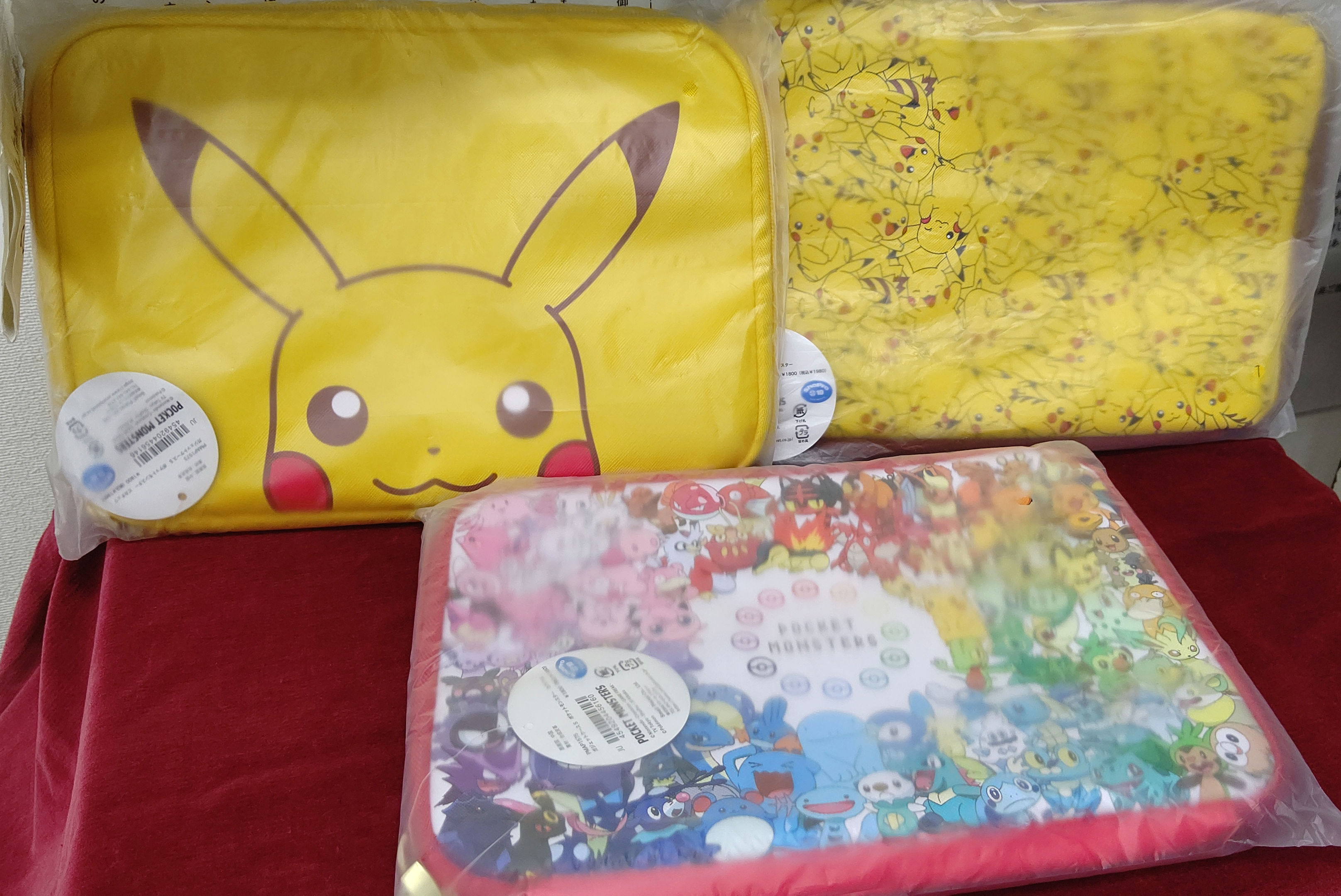 ボークス秋葉原ホビー天国２ No Twitter 1f雑貨 ポケモンから可愛いガジェットケースが登場 タブレットを収納できるケース バッグインバッグにピッタリです Akiba ホビー天国 ポケットモンスター ピカチュウ T Co U8lkygztav Twitter