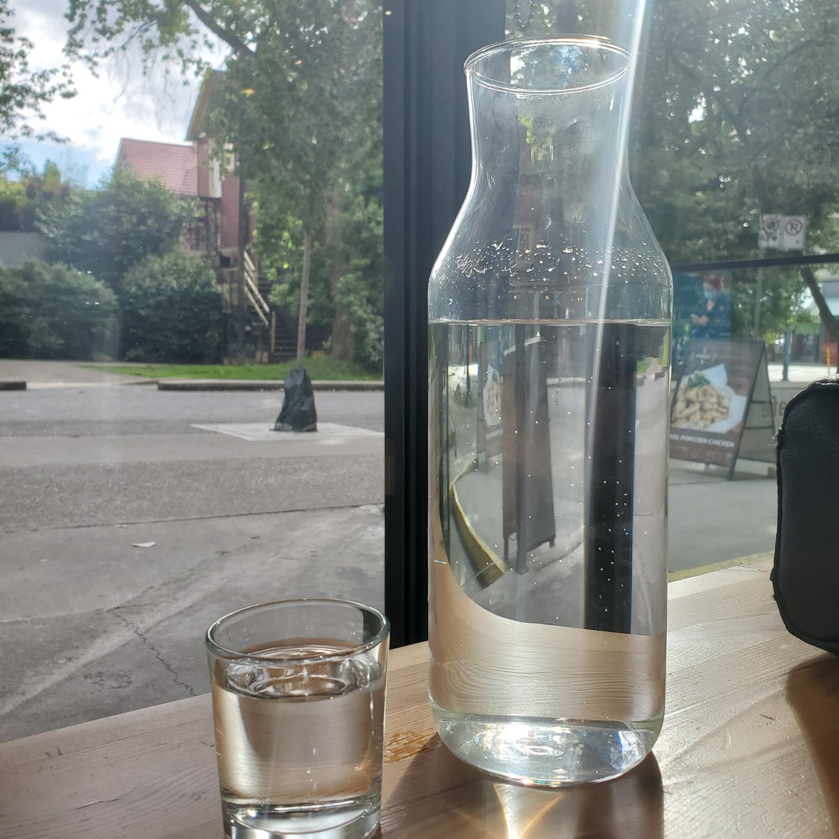 khimmoh_88's tweet photo. What would happen if everything was as clear as water?

#latenightthoughts https://t.co/9FxYlY1XWx