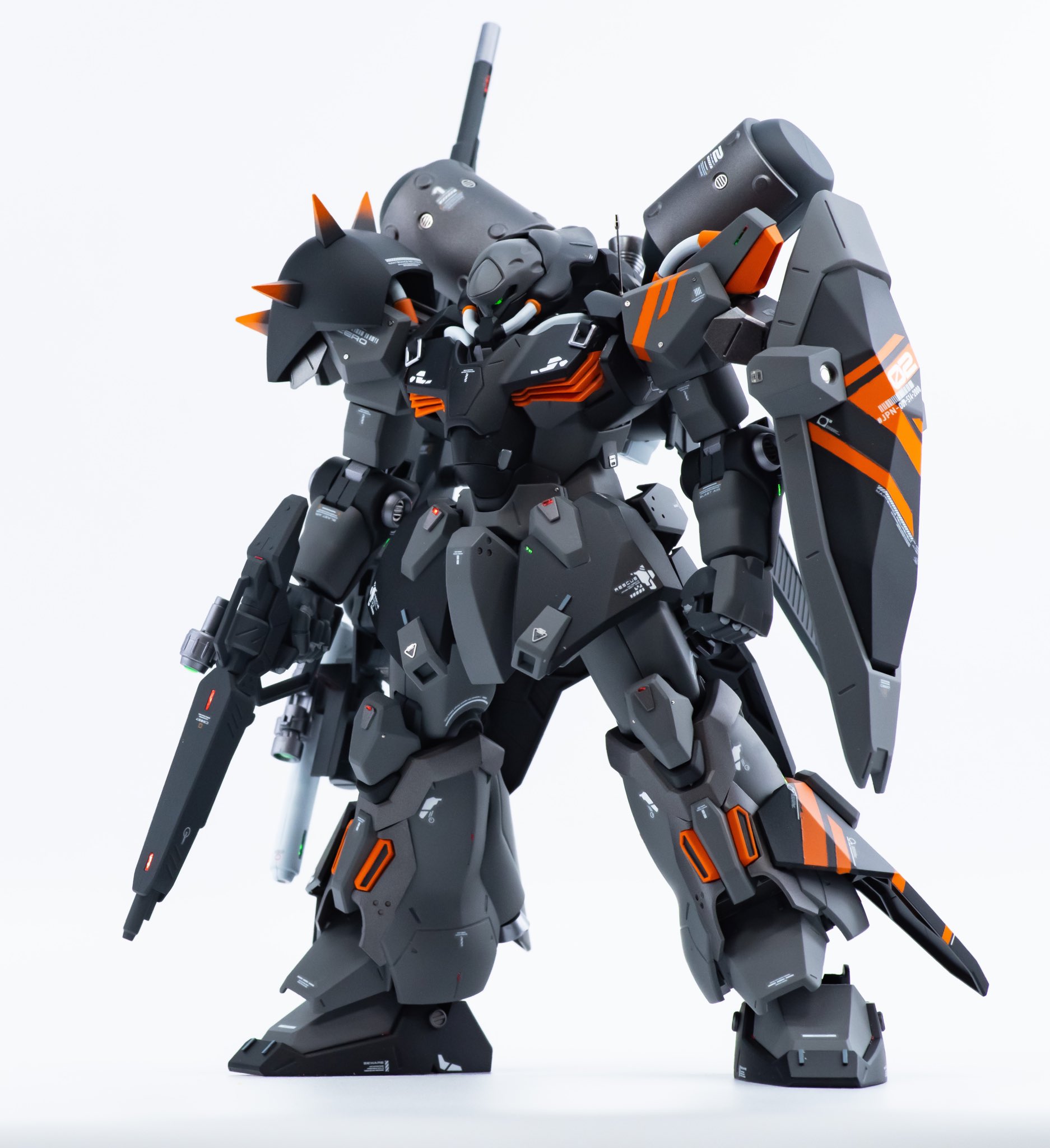 らいなーマン 白背景写真です 細かなディテールはこちらの方が見やすいかと思います 配色はブラック グレーをベースに差し色のオレンジ ホワイトを使用しています ラインパターンはオレンジ ブラックの順番 T Co J0pdkoq31h Twitter